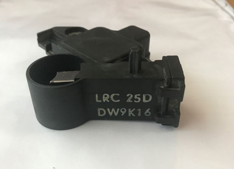 Регулятор напряжения