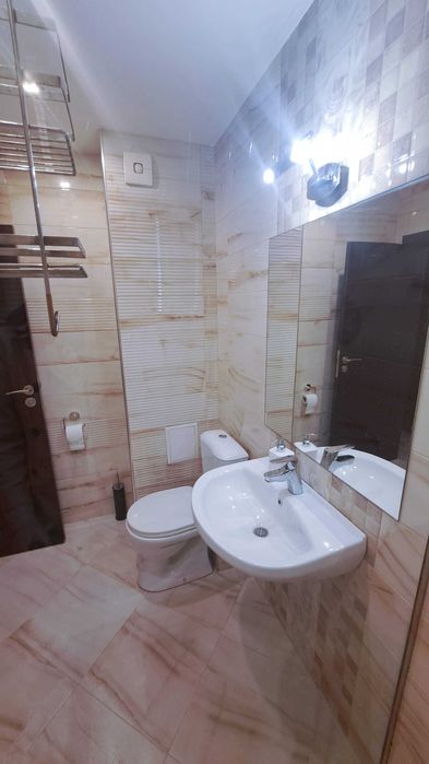 Стилен и светъл апартамент в центъра в непосредствена близост до СМГ