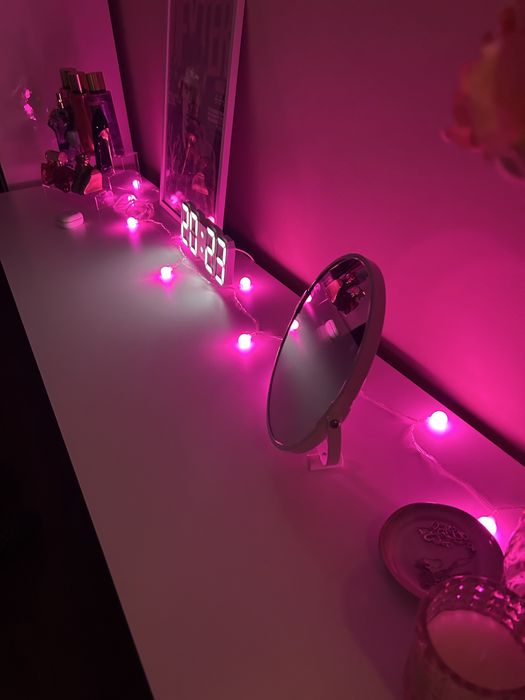 Розови лампички на батерии