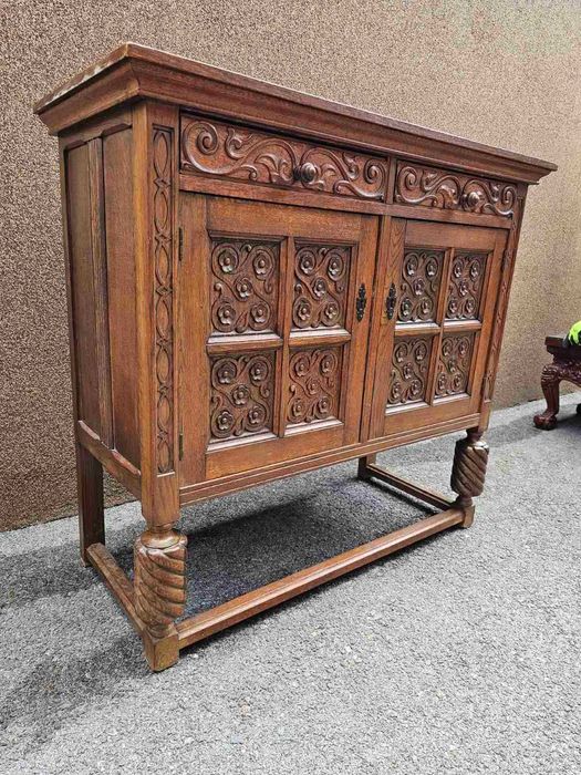 Ретро шкаф с фрезовани елементи