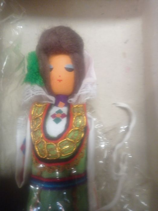 Стара кукла чисто нова