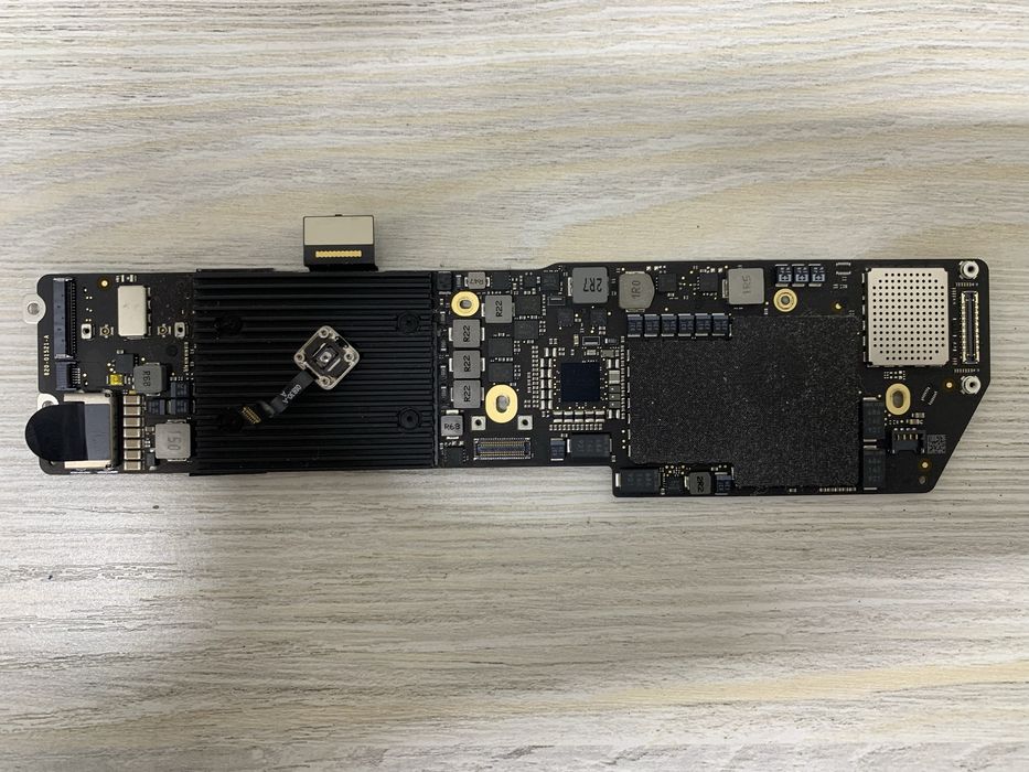 Macbook air 13 A1932 with touch id