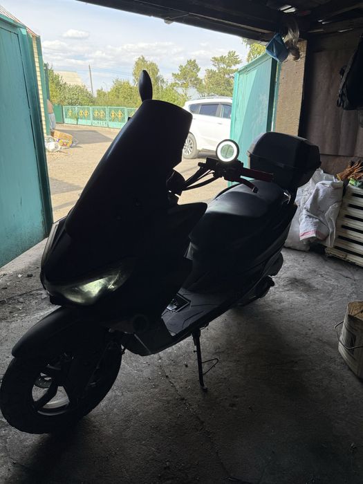 Продам скутер макси 150 кубов