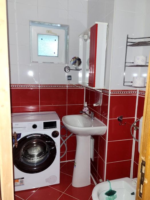 Închiriez apartament 3 camere