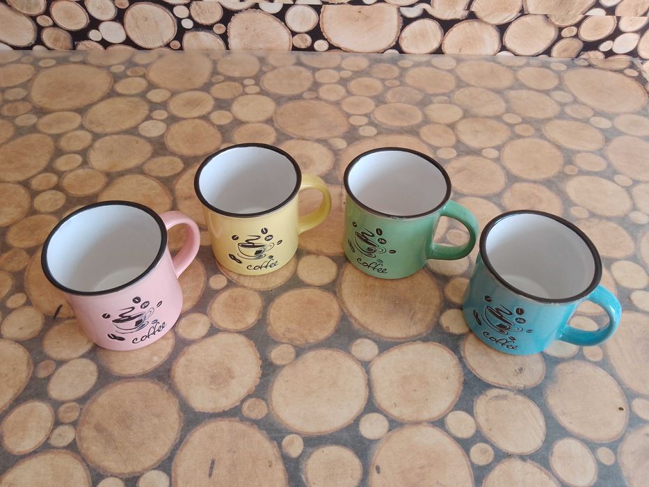 Продавам порцеланови чашки за кафе / вместимост 150мл. /-4 цвята.