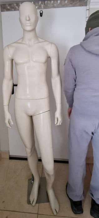 Vind manechin barbat