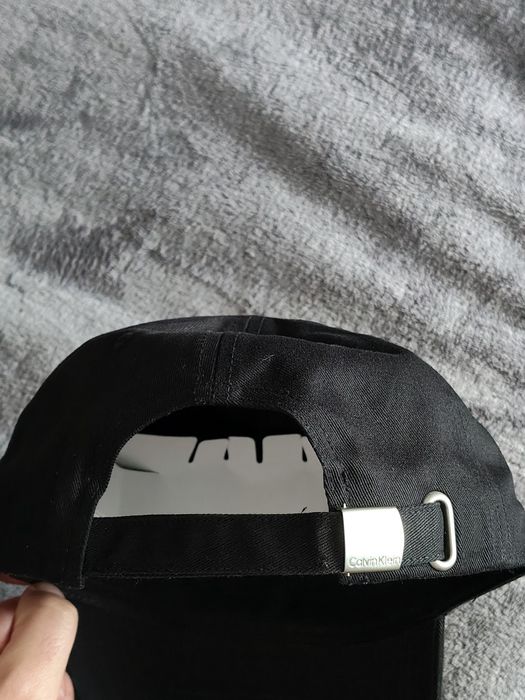 Calvin Klein șapcă cu logo scris brodat negru cu mov mărime oS noua originala