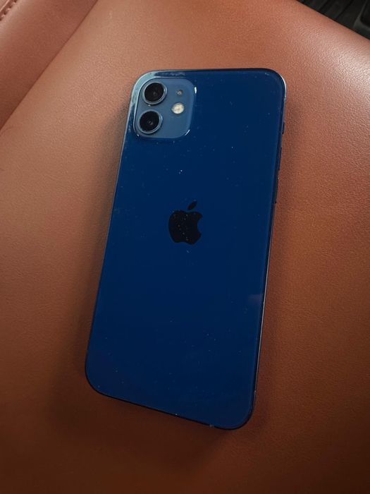 iPhone 12 128 гб(экран защитка)