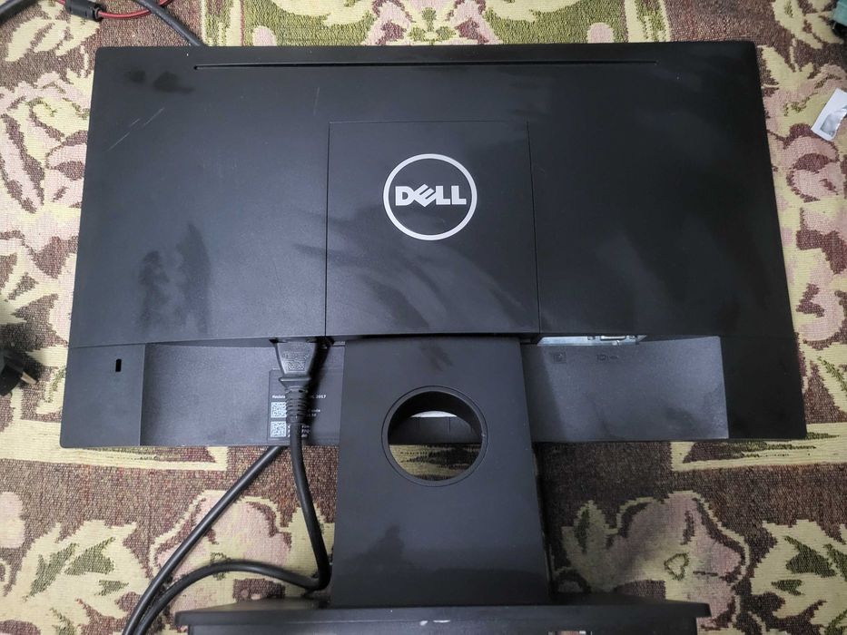 Monitor Dell HD cu mufa VGA si DVI