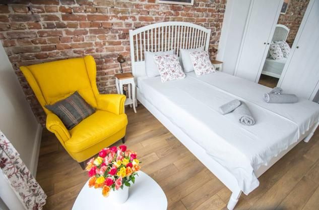 Дава се под наем Тристаен апартамент в София, Център - 90 кв.м за 1250 € - Снимка #2