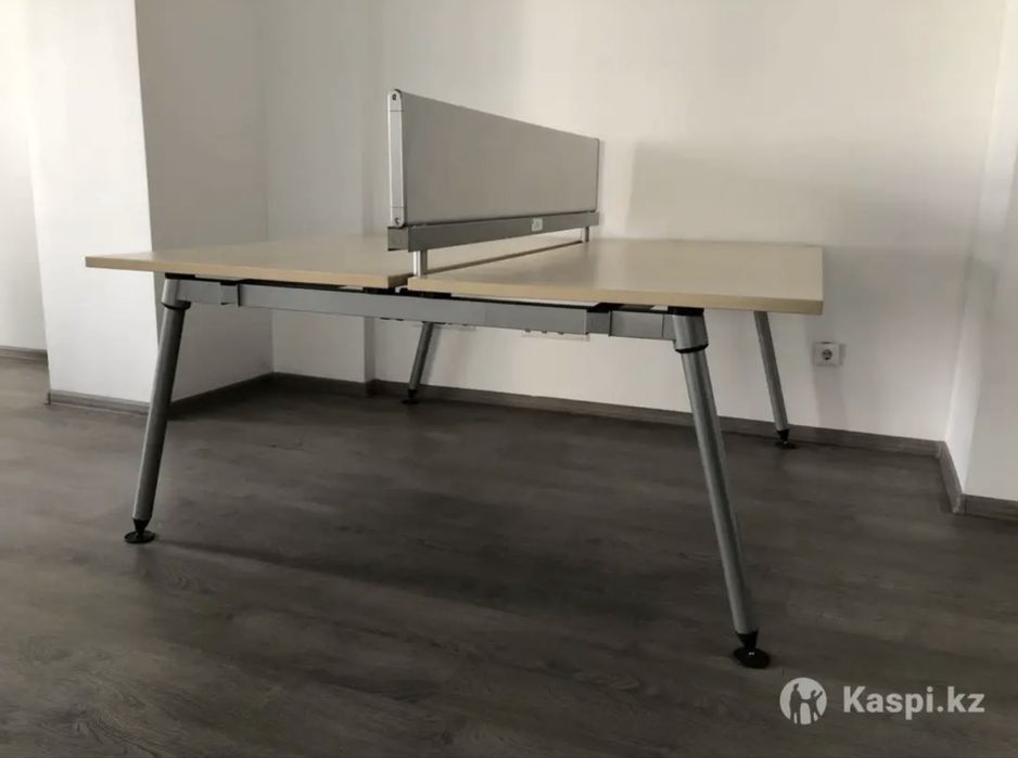 Офисные столы Herman Miller
