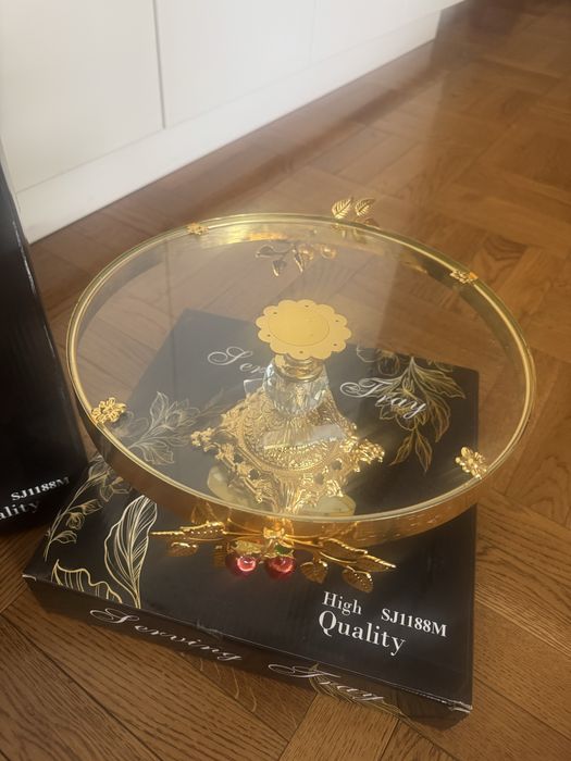 Продаю тортовницы 2 шт