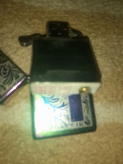 Se vinde bricheta Zippo
