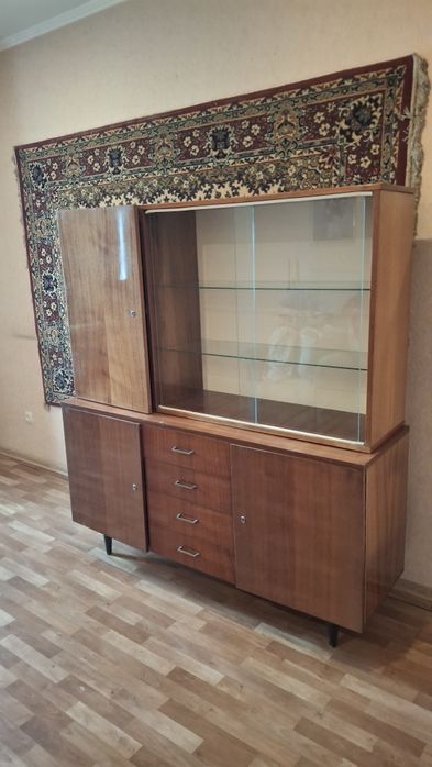 Продам ВИНТАЖ сервант и ковёр