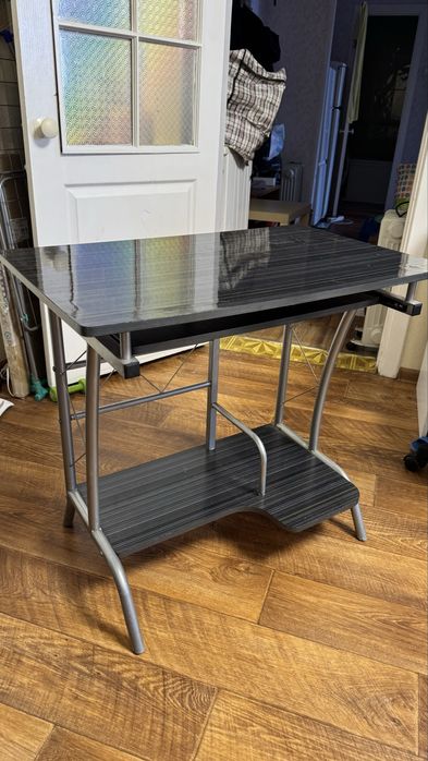 Продам стол учебный