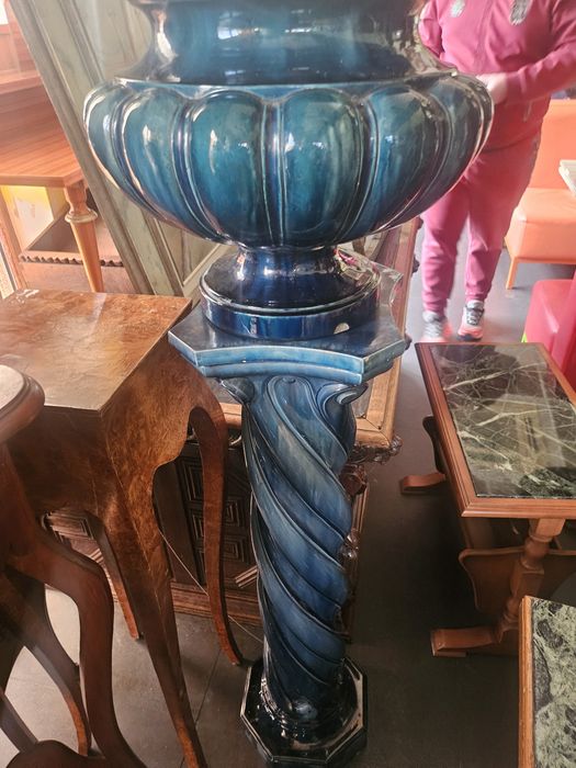 барокова порцеланова колона със кашпа