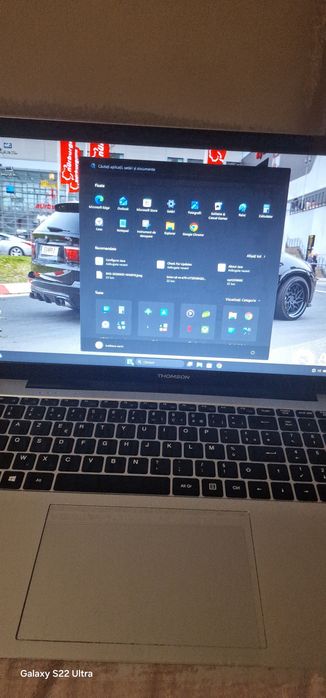 Laptop  thomson 17 inch windows 11 instalat