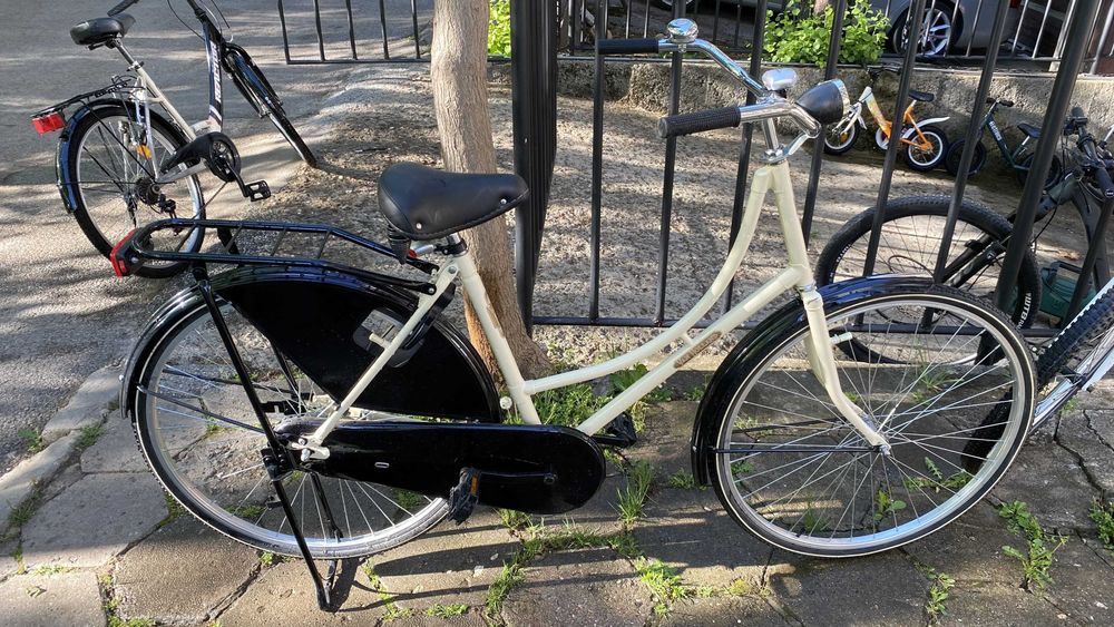 1 детски велосипед, 2 за възрастни и детско столче за колело