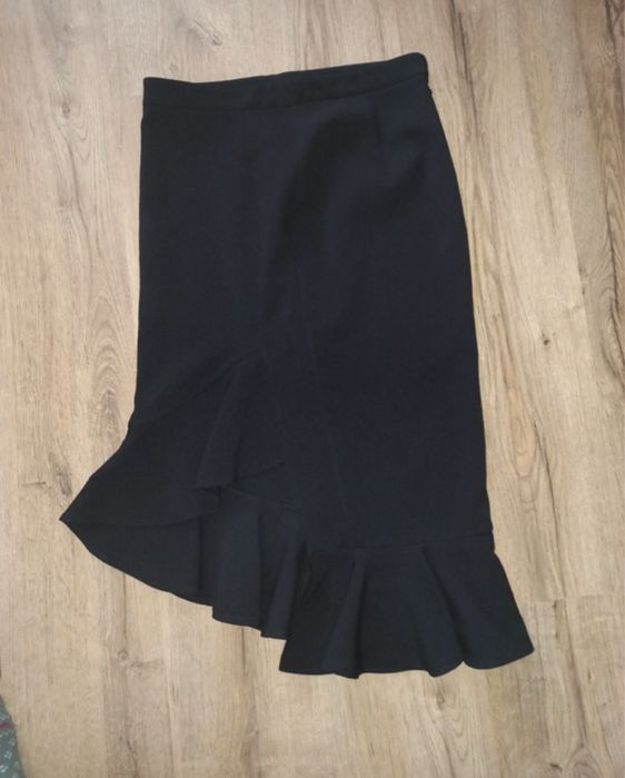 Fusta Noua, doar spalata, marime S cu crapatura