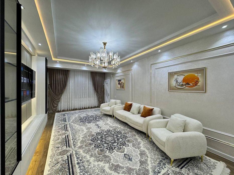 Продается 4х  комнатная квартира 115м2  2 этаж