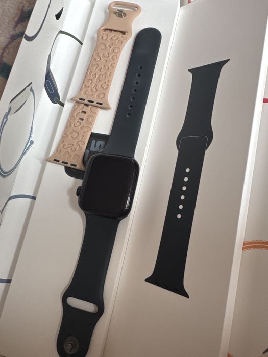 Продам часы Apple Watch SE