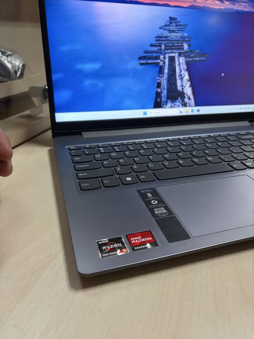 Lenovo IdeaPad Slim 3 15ABR8