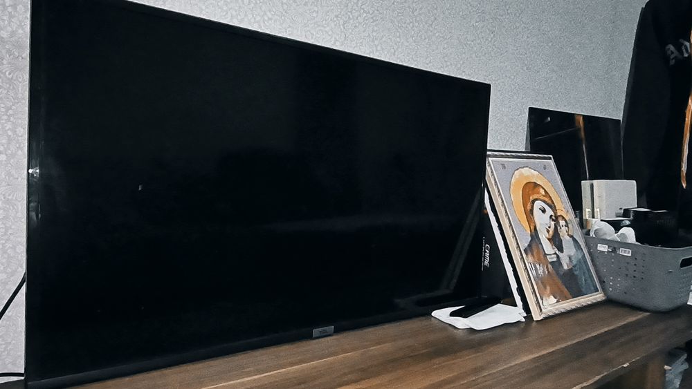 Телевизор марки TCL