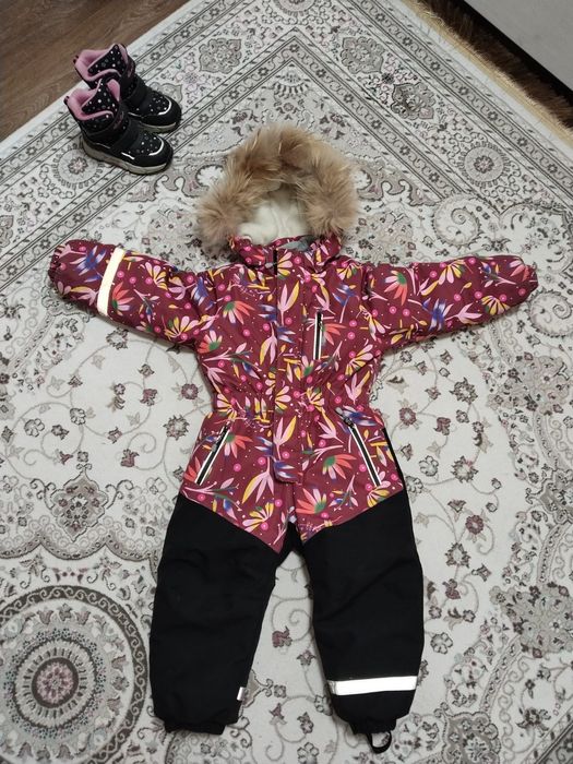 Продам зимние комбинезон,ботинки,куртку