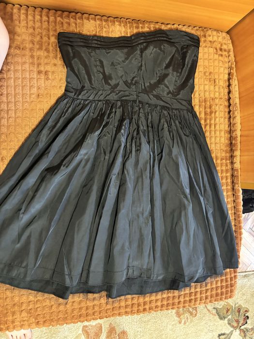 Къса черна рокля