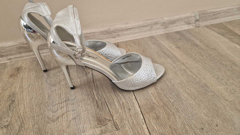 Meгияс 39 номер Дамски официални обувки/сандали