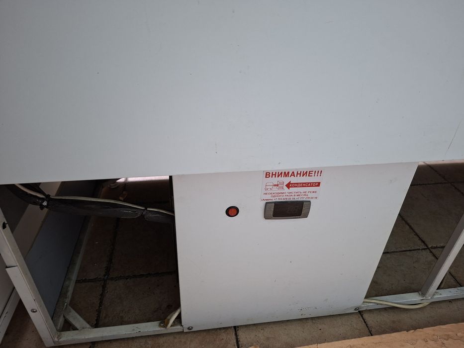 Витриный холодильник