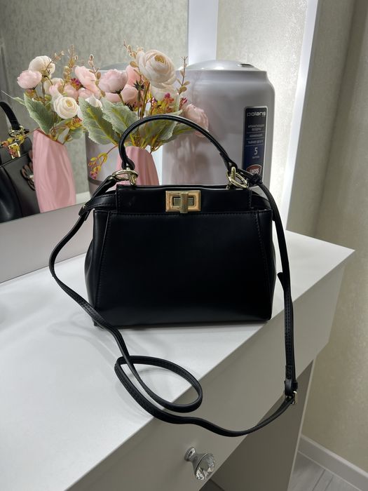 Продам сумочку, цвет черный