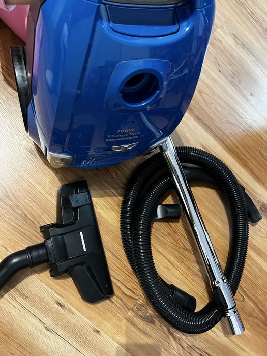Aspirator cu sac Heinner Viserys 700