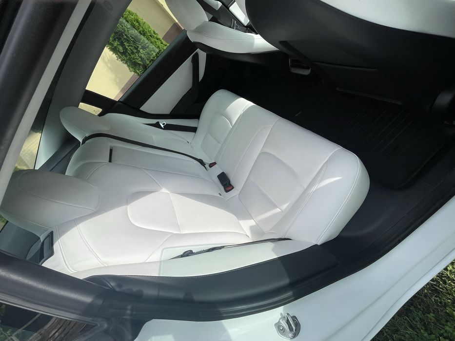 Tesla Model 3 Long Range 2021 POMPA DE CALDURA ,510 km cu 100 % baterie NU SUNT INTERESAT DE SCHIMBURI!! iar prețul este NEGOCIABIL LA FATA LOCULUI!!