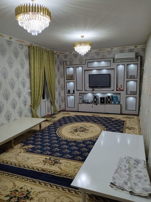 Ховли сотилади кировда  8хона 9 соток хамма шароити бор 85000 ками бор