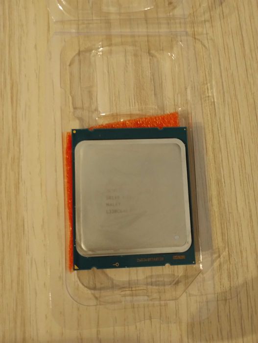 Процесор Intel Xeon E5-1620 v2 | 4 Cores / 8 Threads | FCLGA2011
