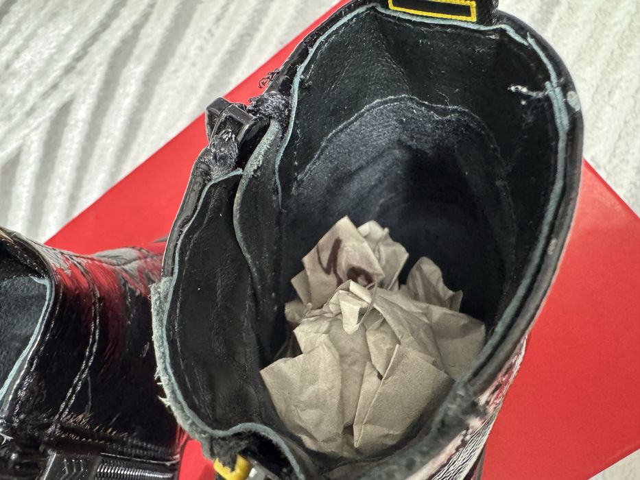 Продам детские ботинки