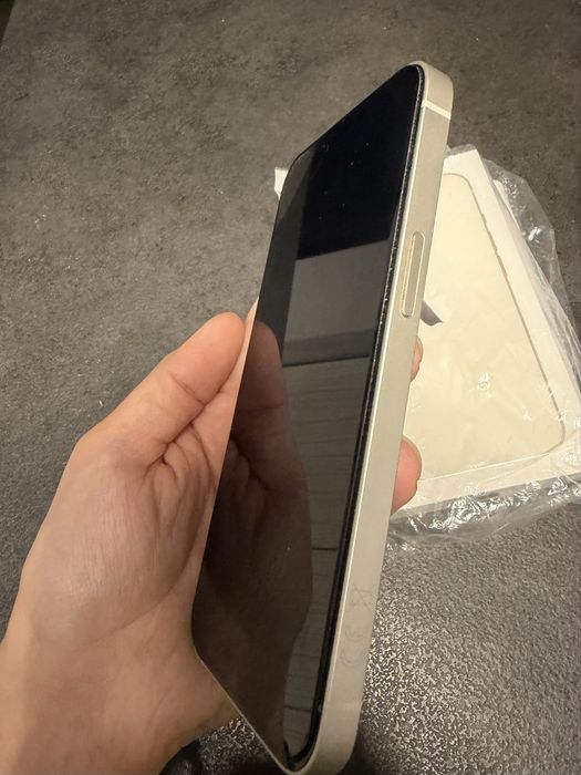 Iphone 11 бял, 77% батерия, 128 ГБ