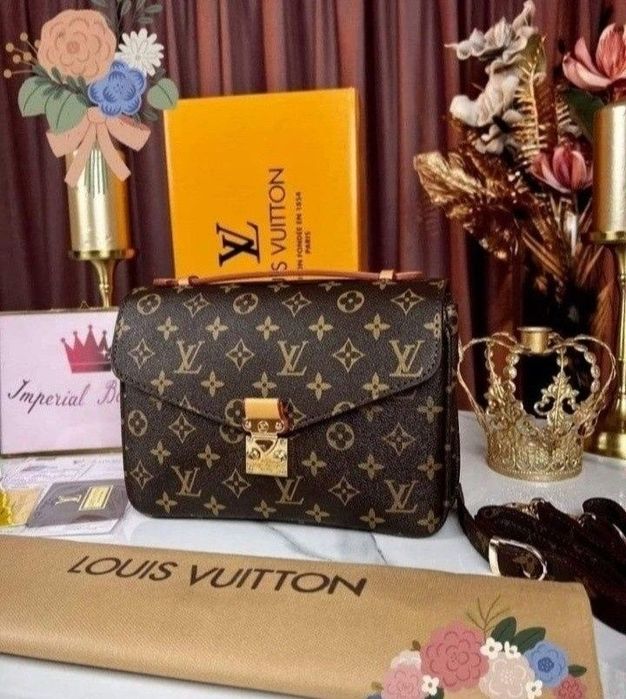 Geanta+portofel+eșarfă cu două fețe ,saculet, etichetă incluse