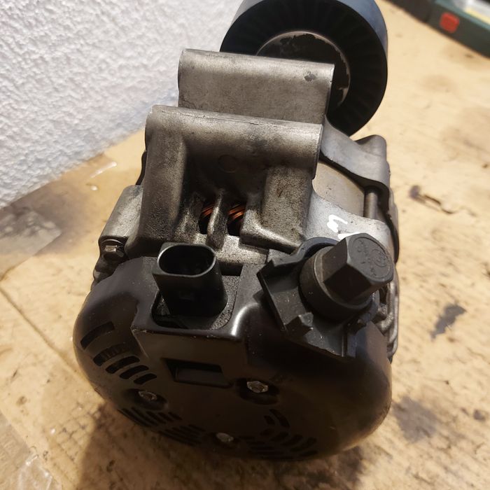 Алтернатор ( генератор ) БМВ Е81 Е87 Е90 Е91 /BMW E81 E87 E90 E91