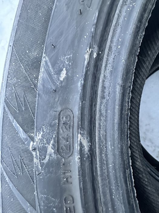 Продам комплект зимних шин