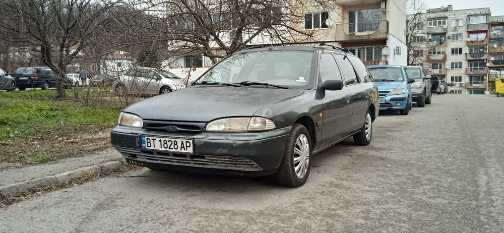 Плодавам Ford Mondeo 1.8i GLX