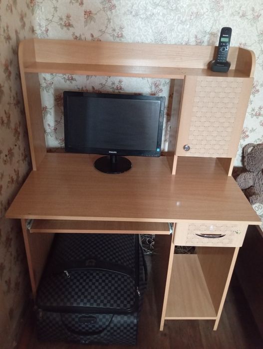 Продам письменный стол