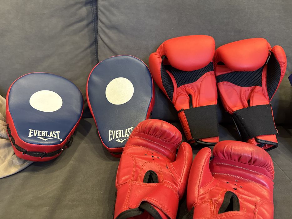 Боксерские перчатки