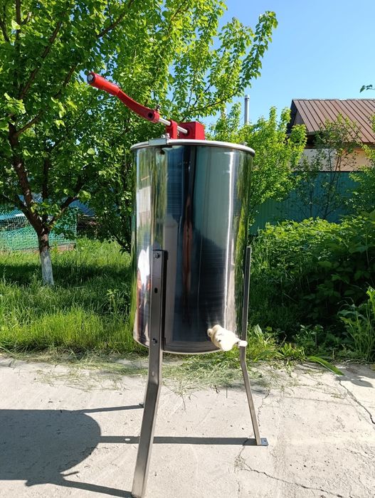 Продаю медогонку трехрамочную