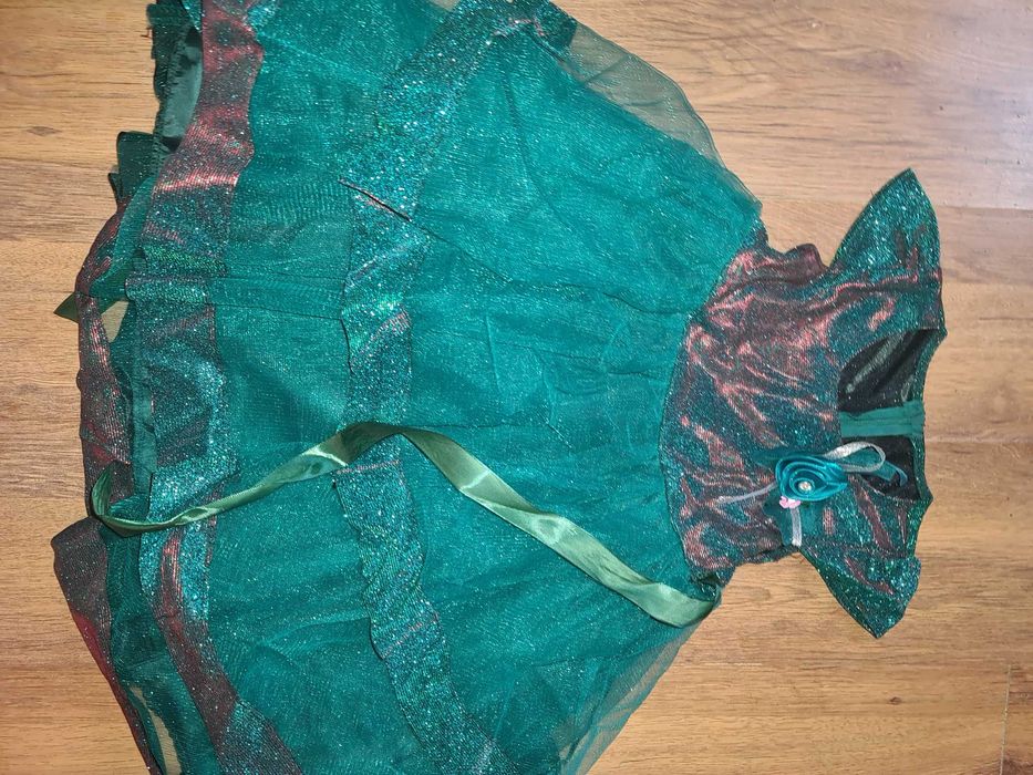 Платье изумрудное 4-6 лет