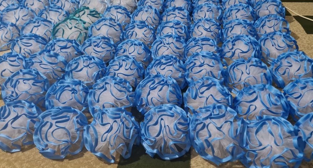 Продам новые бантики на резинках.