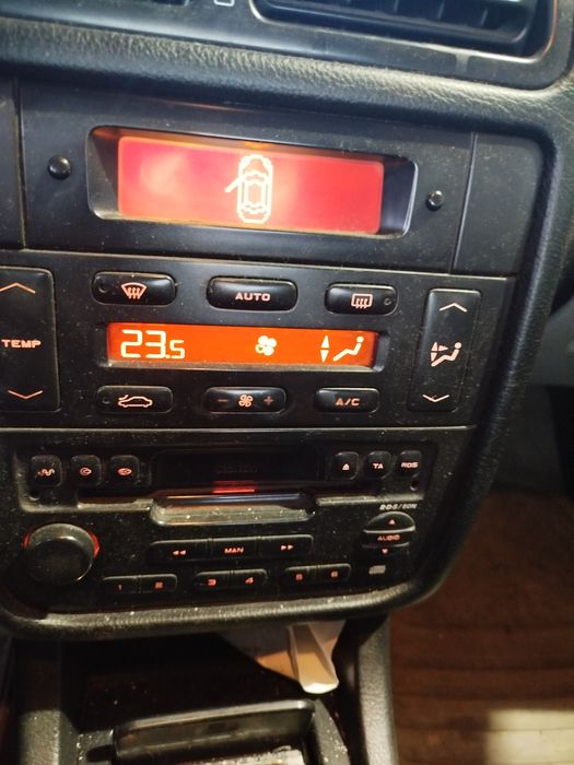Продавам Пежо 406 2.0 HDI