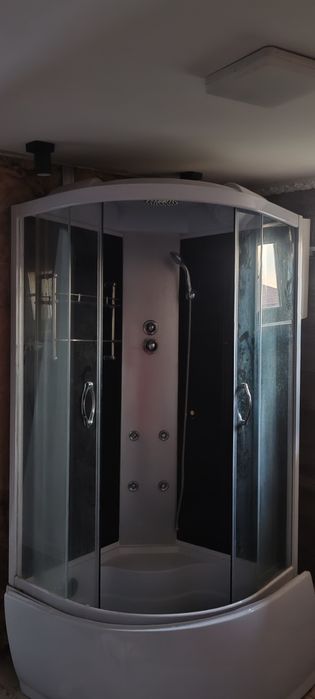 Cabina de dus cu hidromasaj