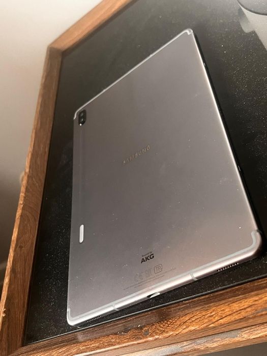 Samsung tab S6 в хорошем состоянии